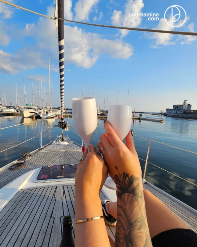 Tähista hetki, mis loevad 🥂⛵

Broneeri oma purjereis varakult.
📨info@purjetamine.com
🌐 purjetamine.com

#tallinn #purjetamine #visitestonia #giftcard #elamusmerel #loomehetki #sailing #sea