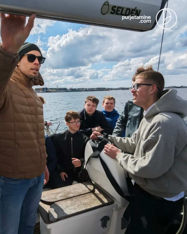 Eesti Merekooli õpilased said eelmisel nädalal purjetamise praktikatunnis päriselt mereõhku nautida. ⛵️

Sõit Tallinna lahele algas Noblessneri sadamast ning pardal oli palju elevust, uudishimu ja head meeskonnavaimu.

Aitäh @merekool  ja noortele meresõpradele — kohtumiseni merel! 🌊